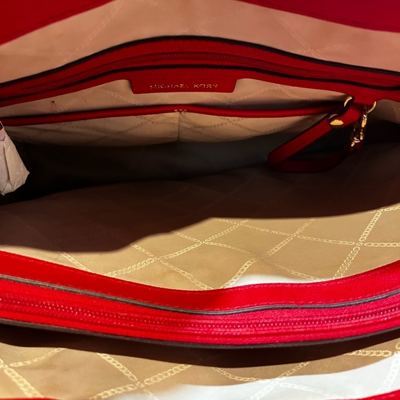 Michael Kors purse - Picture 5 of 9